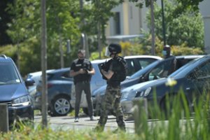 Prancūzijoje pareigūnės užpuolimu įtariamas vyras po susišaudymo su policija liko negyvas