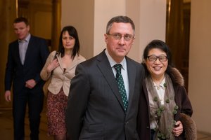 Belgija atšaukia iš Seulo savo ambasadorių, kurio žmona kirto antausį pardavėjui