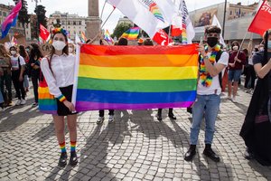 Emocijos dėl LGBT bendruomenės verda ne tik Lietuvoje: seksualines mažumas ginantis įstatymas skaldo Italiją