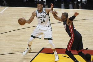 Giannio Antetokounmpo vedamas „Bucks“ klubas kelyje į Rytų konferencijos pusfinalį lyg tankas pervažiavo „Heat“