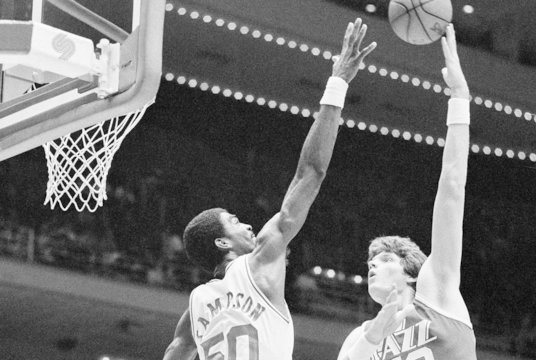 Po autoįvykio mirė NBA blokų karalius Markas Eatonas, visą karjerą žaidęs vienoje komandoje