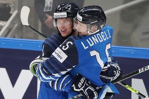 Pasaulio ledo ritulio čempionate Kanada lipa iš dugno, o šeimininkai latviai neišgyveno iki baudinių