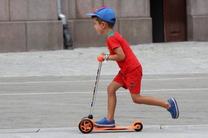 Traumatologas įspėja tėvus, kurios traumos vasarą dažnesnės: kaip elgtis susižalojus