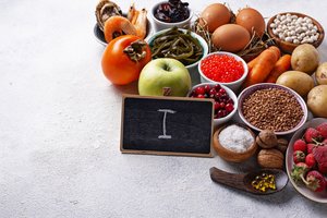 Vienos medžiagos trūkumas gali paskatinti augti kilogramus: paaiškino, ką reikėtų valgyti