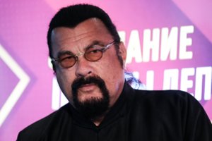 Holivudo legenda S. Seagalas sieks politinės karjeros Rusijoje – žada kovą aplinkos kenkėjams