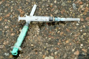 Dėl narkotikų perdozavimo pernai mirė beveik pusė šimto Lietuvos gyventojų