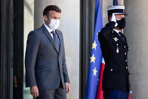 E. Macronas: Azerbaidžano kariai privalo palikti Armėnijos teritoriją