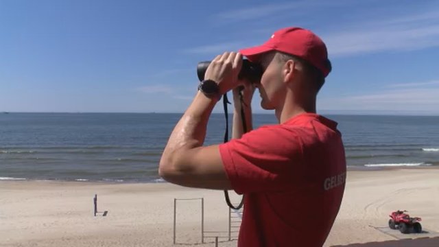 Pajūrio paplūdimiuose skelbiama sezono pradžia: gelbėtojai pasiruošę rūpintis poilsiautojų saugumu