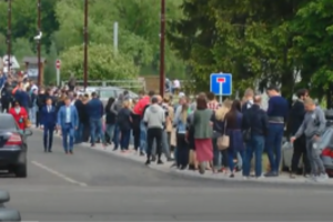 Skiepijimo akcija Kauno rajone pranoko lūkesčius: vakciną gavo 500 žmonių, eilėje laukė po 2-3 valandas