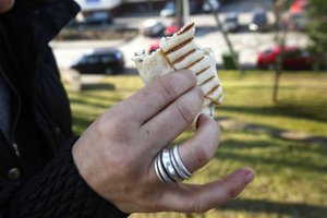 Kebabinė Žemaitijoje sukrovė tūkstančius – juos slėpusį direktorių prispaudė FNTT