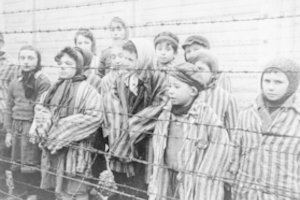 Bičiulės Anne Frank ir Eva Schloss pateko į nacių konclagerius – likimas vienai buvo gailestingas