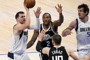 Įspūdingą pasirodymą surengęs L. Dončičius priartino „Mavericks“ prie konferencijos pusfinalio