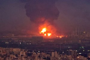  Teherane užgesintas gaisras naftos perdirbimo įmonėje