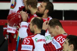 Sankcijas savo kailiu patyrė ir Baltarusijos ledo ritulininkai: iš pasaulio čempionato grįžo autobusu