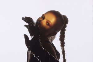 Angelou pristato naują albumą „FAZĖ“: tai kosminiais motyvais paremta kelionė