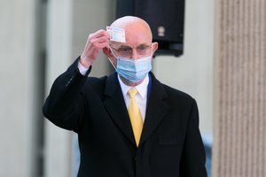 78-erių Seimo narys A. Vinkus užsikrėtė COVID-19: paskiepytas politikas nežino, kur galėjo užsikrėsti