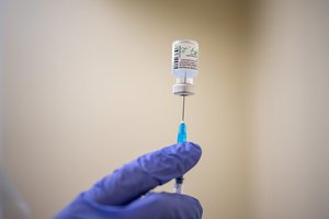 Per 5 mėnesius – 3,5 tūkst. pranešimų apie įtariamas nepageidaujamas reakcijas į vakcinas nuo COVID-19