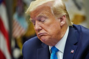 „Facebook“ D. Trumpo paskyras įšaldys dvejiems metams