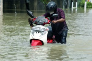 Dėl potvynių ir purvo nuošliaužų Šri Lankoje žuvo keturi žmonės, dingo dar septyni