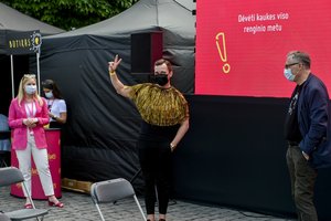 Laisvės partijos suvažiavime – griežta apsauga ir nepagarba himnui: sulaukė pašaipų