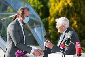 V. Adamkus įteikė savo vardo premiją: filmo „Sengirė“ kūrėją pagerbė 2 prezidentai