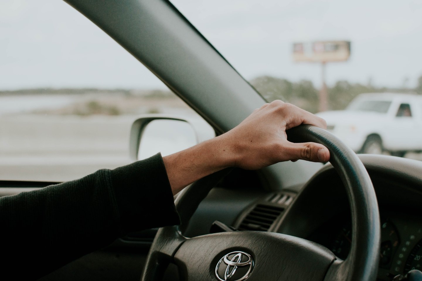 „Toyota“ bendrovė, be teismo susitaikiusi su savo darbuotojo, nusižudžiusio dėl nuolatinio viršininko priekabiavimo, šeima, atsiprašė ir pažadėjo kovoti su patyčiomis darbo vietoje.