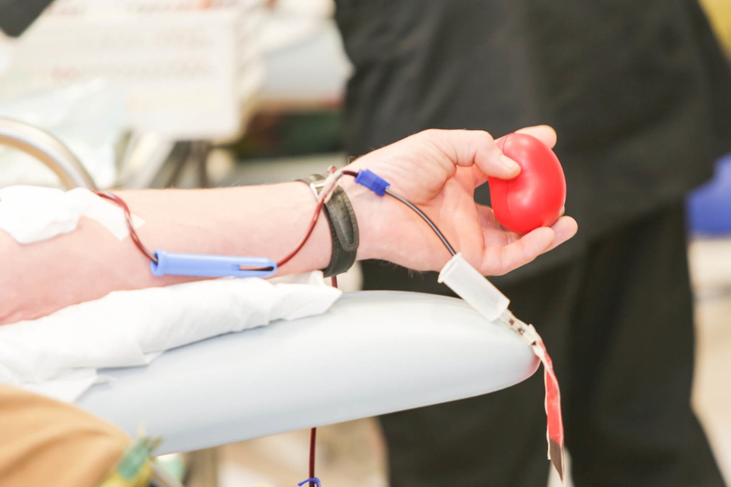 Gydymo įstaigose trūkstant kraujo, Nacionalinis kraujo centras kviečia donorus atvykti jo paaukoti.<br>G.Bitvinsko nuotr.