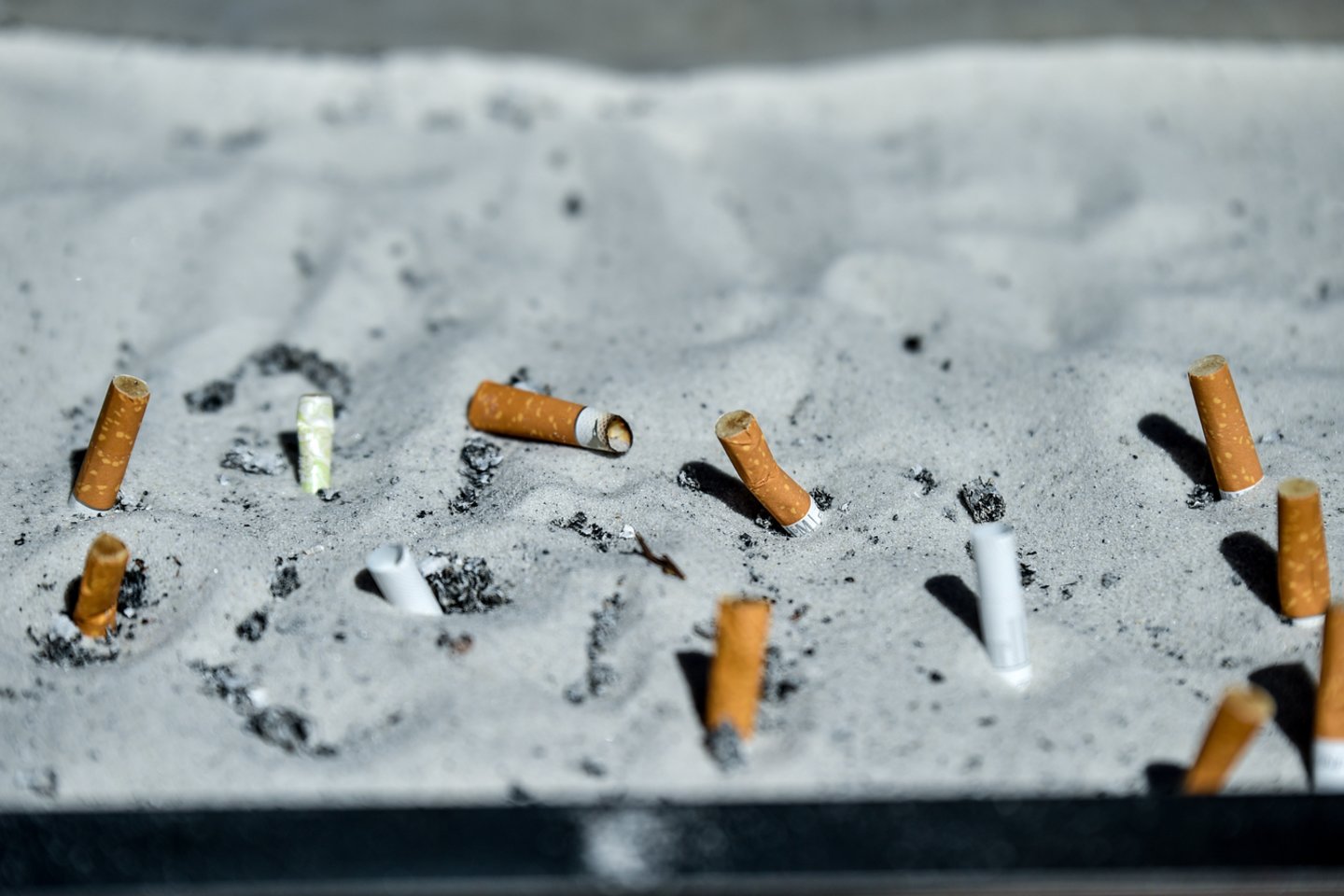 Kaip rodo tyrimai, pradedantieji rūkaliai pirmiausia renkasi tradicines cigaretes, o ne alternatyvas, kurios, pasak medikų, gali mažiau kenkti sveikatai.<br>V.Ščiavinsko nuotr.