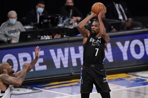 Antrasis žingsnis į Rytų finalą: „Nets“ pažemino „Bucks“ ekipą ir jos lyderį G. Antetokounmpo