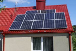 Įsirengiantiems saulės elektrines – dar didesnė valstybės parama