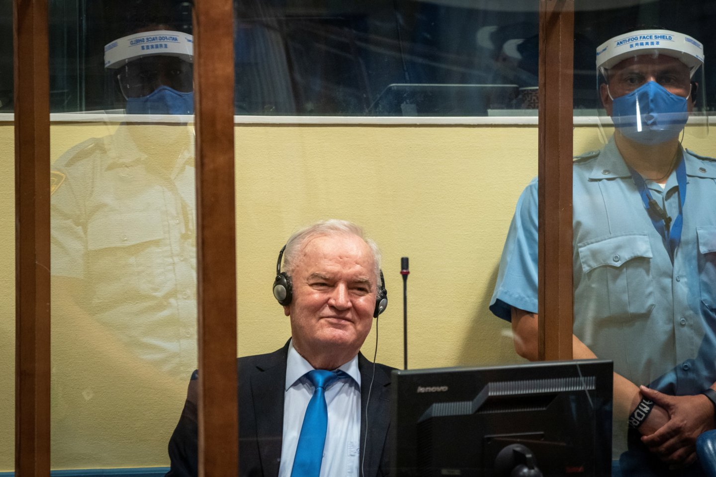 Jungtinių Tautų tribunolo teisėjai antradienį atmetė buvusio Bosnijos serbų pajėgų lyderio Ratko Mladičiaus apeliaciją dėl įkalinimo iki gyvos galvos.<br>Reuters/Scanpix nuotr.