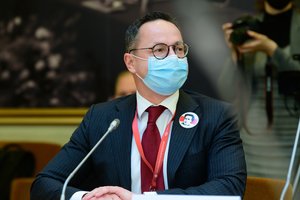 L. Volkovu apsimetę žinomi Rusijos veikėjai paskelbė pokalbį su Ž. Pavilioniu: ragino nekreipti dėmesio į G. Nausėdą