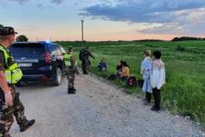 Žmogaus teisių gynėjai ragina iš anksto neformuoti neigiamos nuostatos migrantų atžvilgiu