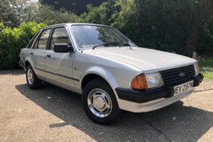 Aukcione parduodamas automobilis, kurį princesei Dianai padovanojo princas Charlesas