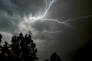 Sinoptikai: 27 laipsnių karštį lydės lietus ir perkūnija