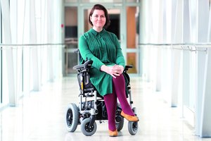 Sunkus Seimo narės likimas: karjeros laiptais – su neįgaliojo vežimėliu