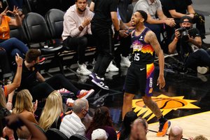 NBA čempionus išmetusi „Suns“ ir toliau žengia užtikrintai: antrą kartą įveikė „Nuggets“