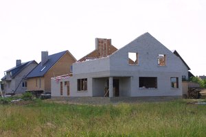 Kasdien brangstančios statybinės medžiagos į kampą stumia ir užsakovus, ir rangovus  