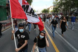 Graikijoje vykstant streikui tūkstančiai žmonių protestuoja prieš darbo reformą