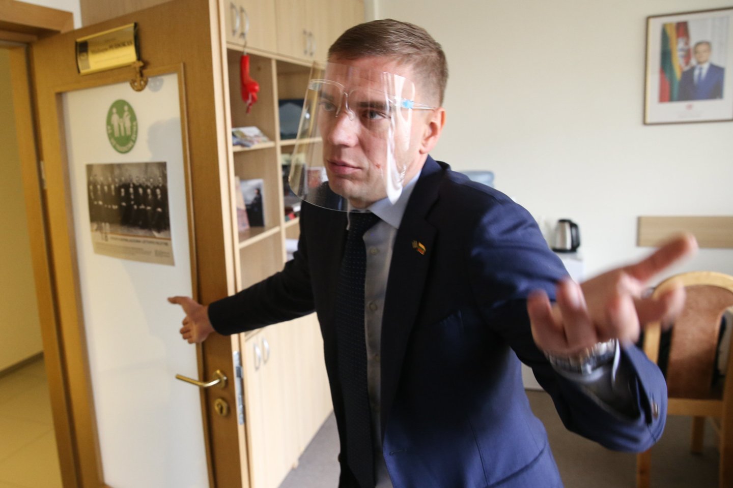 Seimo Darbo partijos frakcijos nario Mindaugo Puidoko kabinete ketvirtadienį atlikta krata.<br>R.Danisevičiaus nuotr.