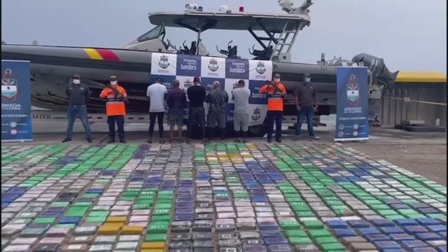 Pribloškiančio dydžio kontrabanda: Kolumbijos policija konfiskavo daugiau kaip dvi tonas kokaino