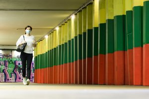 Kova dėl vėliavų tęsiasi: vaivorykštė požeminėje Vilniaus perėjoje išbuvo vos parą