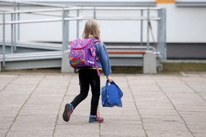 Prasideda mokinių atostogos – štai ką svarbu žinoti apie išmoką nesergančio vaiko priežiūrai