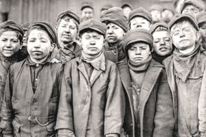 Vaikai, augę be vaikystės: istorija liudija apie negailestingą mažamečių išnaudojimą