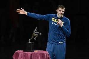 MVP apdovanojimą atsiėmęs N. Jokičius neišgelbėjo – „Nuggets“ priremta prie sienos