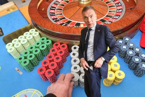 Praskleidė krata M. Puidoko kabinete virtusios bylos šydą: priminė, ko Seime siekia lošimų ir loterijų verslas