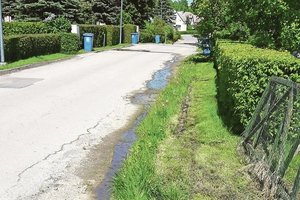 Į kiemą pliaupia vanduo, kuris dar ir nemalonų kvapą skleidžia – namo Babtuose šeimininkas neranda kaltų