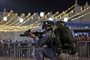 Izraelio pasieniečiai nušovė palestinietę, artėjusią prie jų „su peiliu“