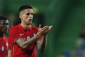 COVID-19 smūgis Portugalijai: turės pakeisti virusu užsikrėtusį gynėją