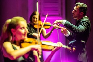 Vilniaus festivalyje asketiškos melodijos grožis susiliejo su užkrečiančiu ritminiu pradu